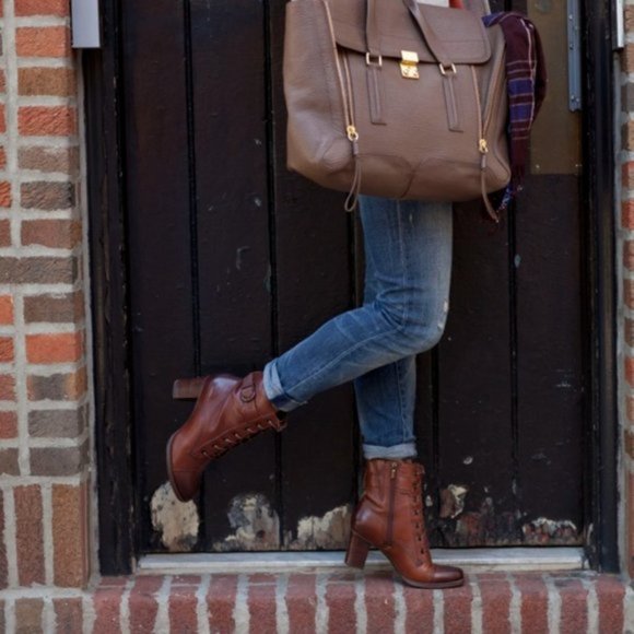 🎁  Clarks Women's Jolissa Gypsum Boot - Picture 3 of 12